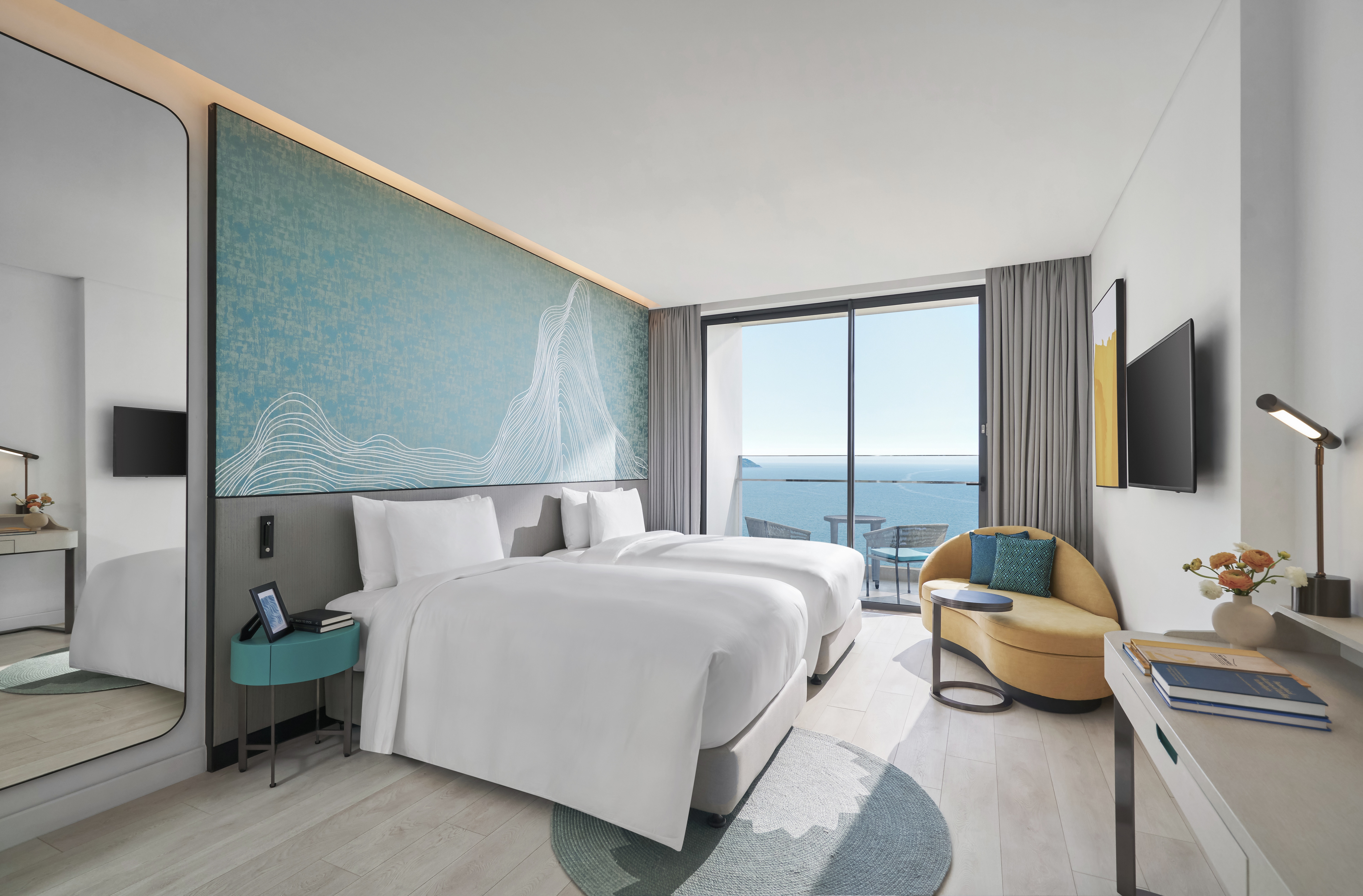 2 Single Beds Deluxe Room Sea View #4