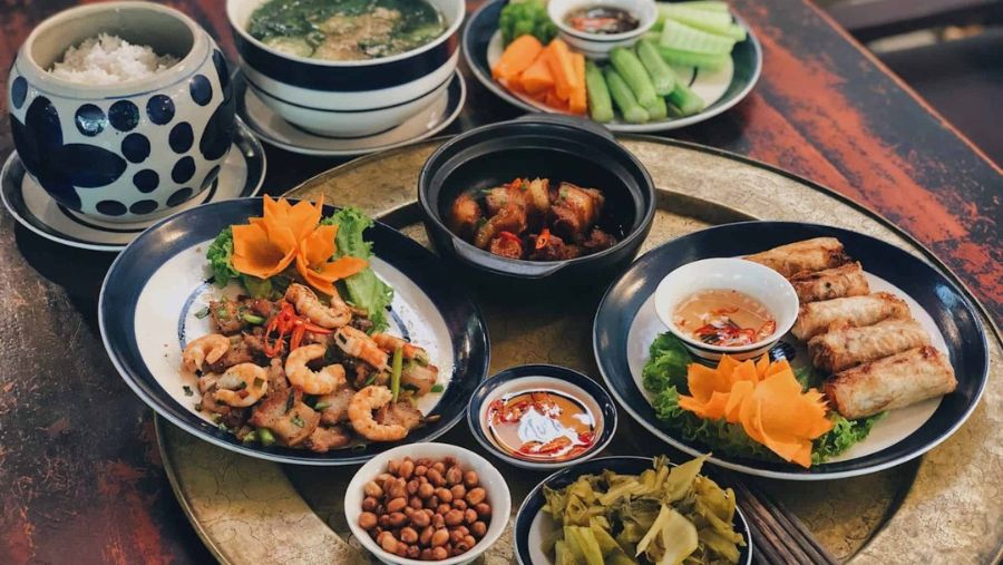 🇻🇳 ẨM THỰC VIỆT NAM: HÀNH TRÌNH KHÁM PHÁ ĐẤT NƯỚC QUA NHỮNG HƯƠNG VỊ